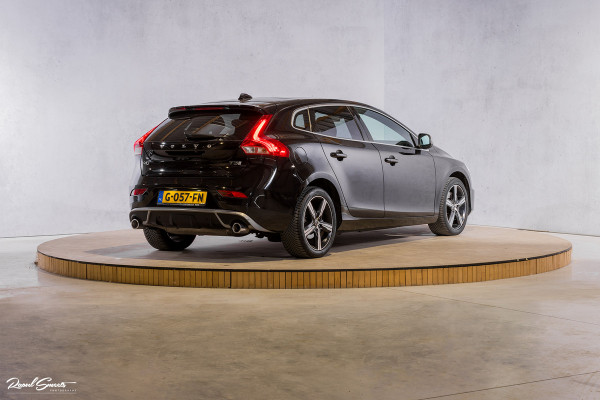Volvo V40 1.5 T3 Polar+ Sport | R-design | Harman Kardon | Trekhaak.afnb | Keyless | Cruise control |