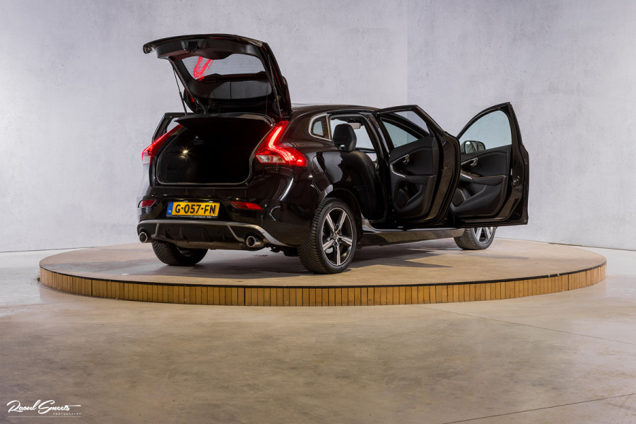 Volvo V40 1.5 T3 Polar+ Sport | R-design | Harman Kardon | Trekhaak.afnb | Keyless | Cruise control |