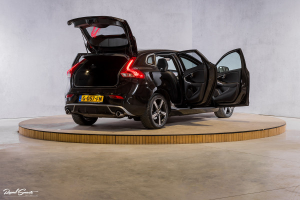 Volvo V40 1.5 T3 Polar+ Sport | R-design | Harman Kardon | Trekhaak.afnb | Keyless | Cruise control |
