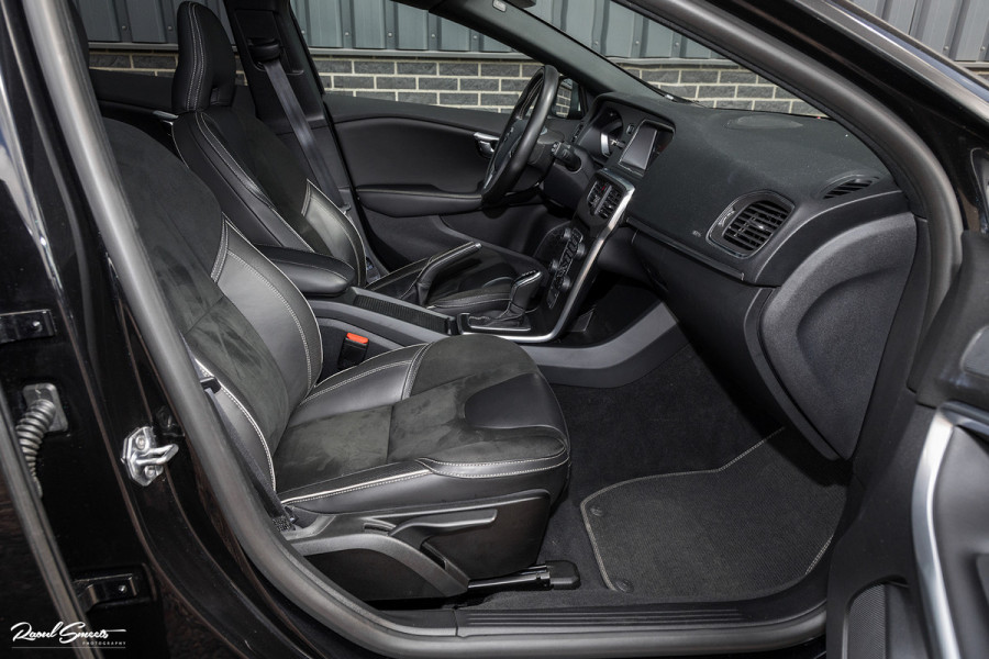 Volvo V40 1.5 T3 Polar+ Sport | R-design | Harman Kardon | Trekhaak.afnb | Keyless | Cruise control |