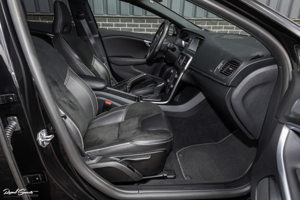 Volvo V40 1.5 T3 Polar+ Sport | R-design | Harman Kardon | Trekhaak.afnb | Keyless | Cruise control |