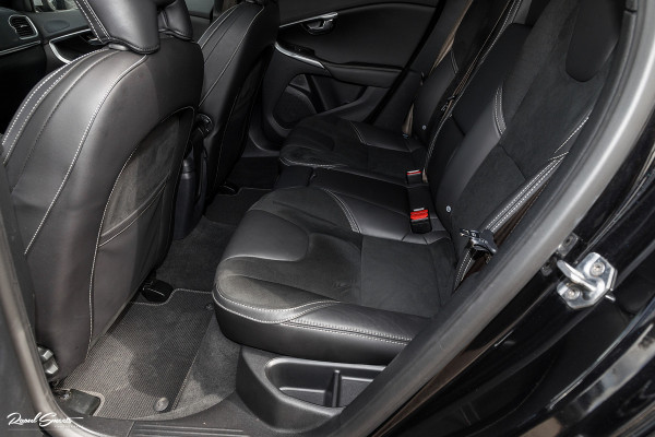 Volvo V40 1.5 T3 Polar+ Sport | R-design | Harman Kardon | Trekhaak.afnb | Keyless | Cruise control |
