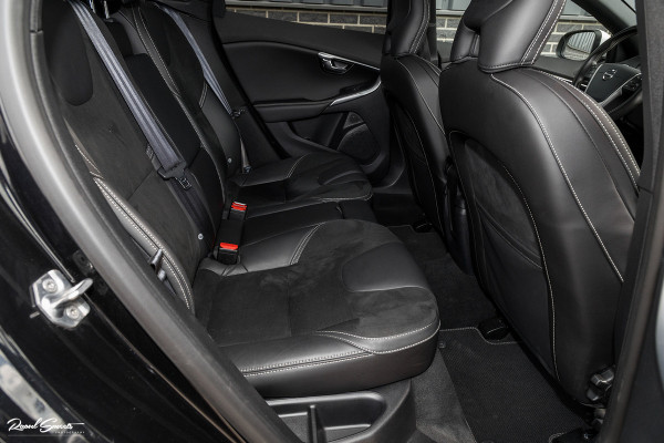 Volvo V40 1.5 T3 Polar+ Sport | R-design | Harman Kardon | Trekhaak.afnb | Keyless | Cruise control |