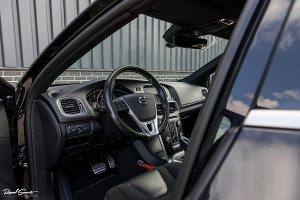 Volvo V40 1.5 T3 Polar+ Sport | R-design | Harman Kardon | Trekhaak.afnb | Keyless | Cruise control |