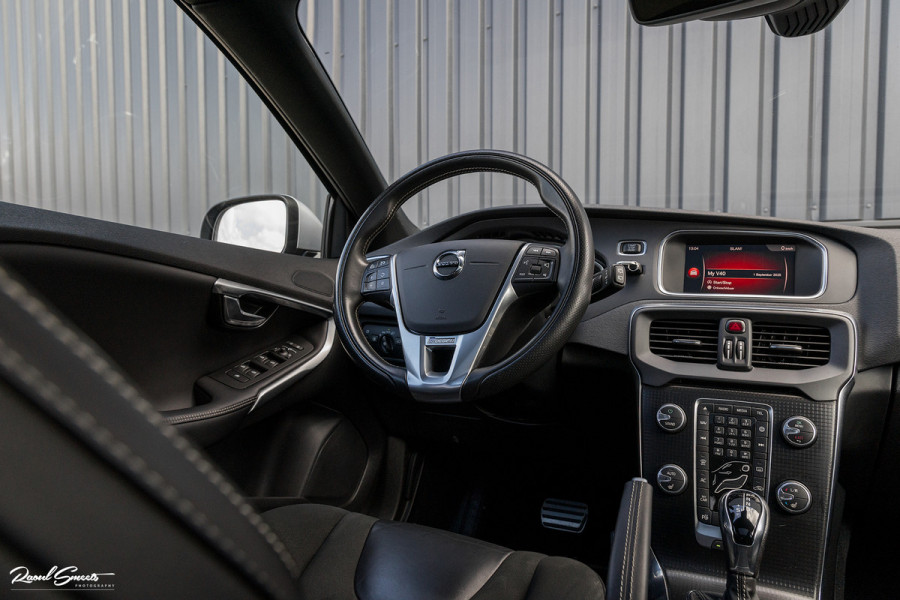 Volvo V40 1.5 T3 Polar+ Sport | R-design | Harman Kardon | Trekhaak.afnb | Keyless | Cruise control |