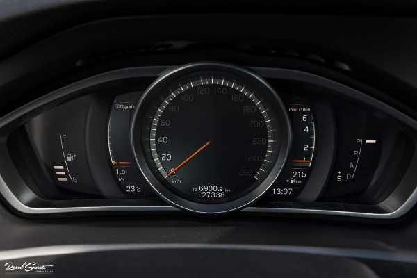 Volvo V40 1.5 T3 Polar+ Sport | R-design | Harman Kardon | Trekhaak.afnb | Keyless | Cruise control |