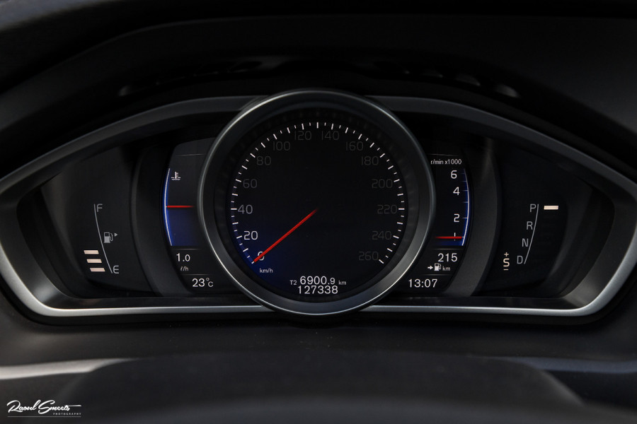Volvo V40 1.5 T3 Polar+ Sport | R-design | Harman Kardon | Trekhaak.afnb | Keyless | Cruise control |