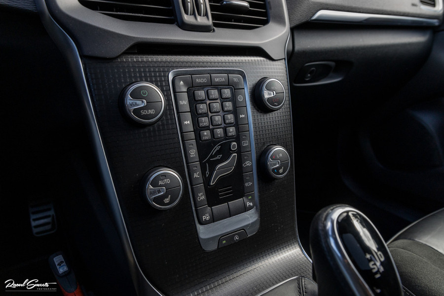 Volvo V40 1.5 T3 Polar+ Sport | R-design | Harman Kardon | Trekhaak.afnb | Keyless | Cruise control |