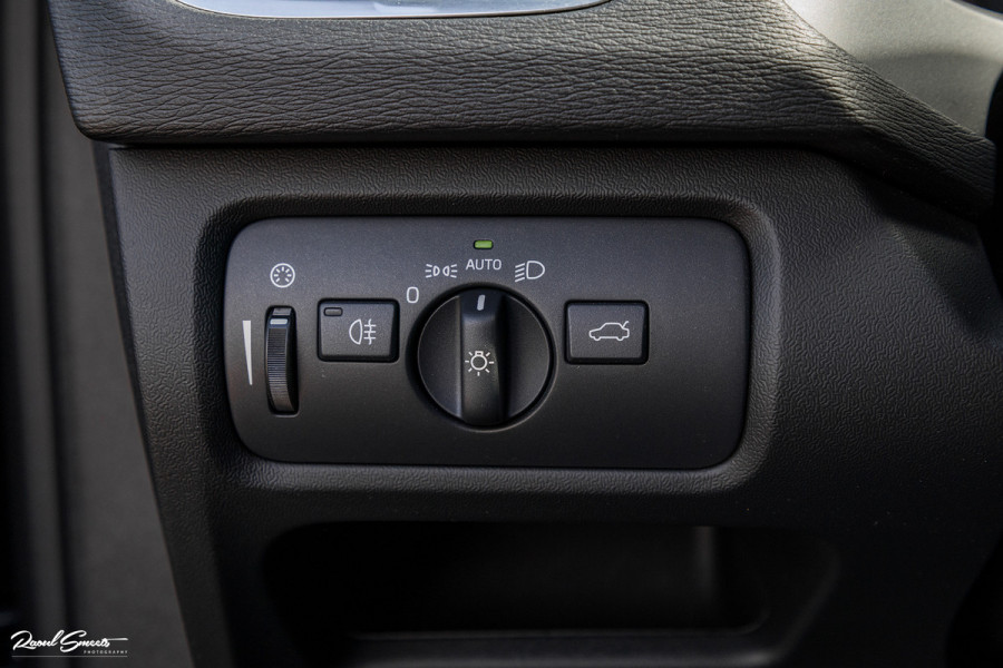 Volvo V40 1.5 T3 Polar+ Sport | R-design | Harman Kardon | Trekhaak.afnb | Keyless | Cruise control |