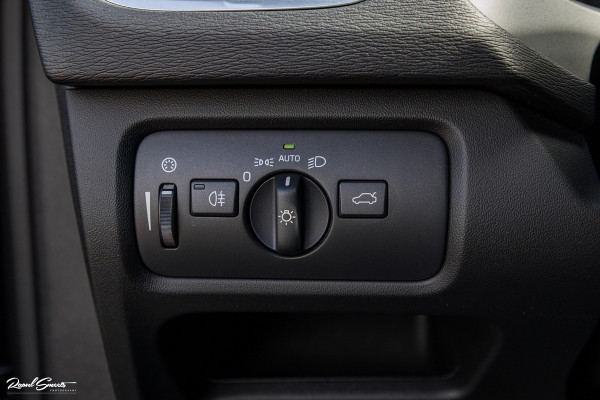 Volvo V40 1.5 T3 Polar+ Sport | R-design | Harman Kardon | Trekhaak.afnb | Keyless | Cruise control |