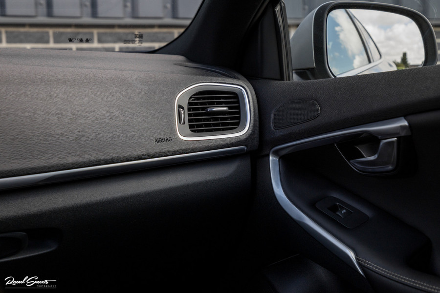 Volvo V40 1.5 T3 Polar+ Sport | R-design | Harman Kardon | Trekhaak.afnb | Keyless | Cruise control |