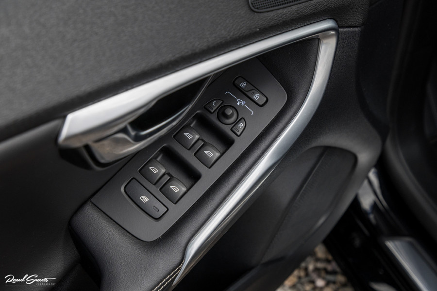 Volvo V40 1.5 T3 Polar+ Sport | R-design | Harman Kardon | Trekhaak.afnb | Keyless | Cruise control |