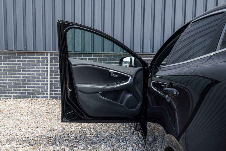 Volvo V40 1.5 T3 Polar+ Sport | R-design | Harman Kardon | Trekhaak.afnb | Keyless | Cruise control |