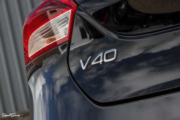 Volvo V40 1.5 T3 Polar+ Sport | R-design | Harman Kardon | Trekhaak.afnb | Keyless | Cruise control |