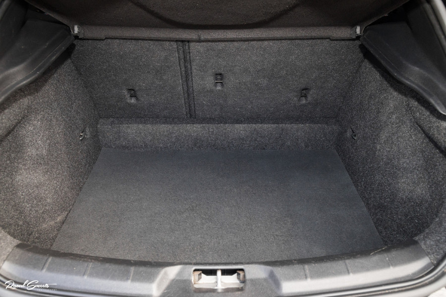 Volvo V40 1.5 T3 Polar+ Sport | R-design | Harman Kardon | Trekhaak.afnb | Keyless | Cruise control |