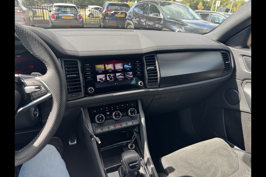 Škoda Kodiaq 1.5 TSI Sportline Business / Trekhaak / Camera / 20'' / Keyless / Navigatie / Matrix LED / DAB / Stoelverwarming / Cruise Control