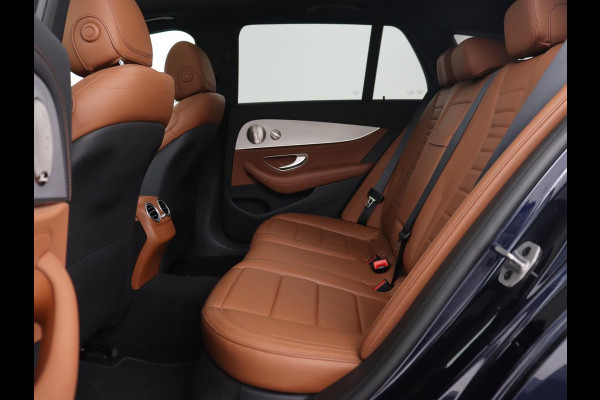 Mercedes-Benz E-Klasse 300e AMG | Panoramadak | Adaptive cruise | Nappaleder | 360 Camera | Matrix LED | Trekhaak | Burmester | Navigatie | Stoelverwarming | Park Assist | Sfeerverlichting | PHEV | Plug In