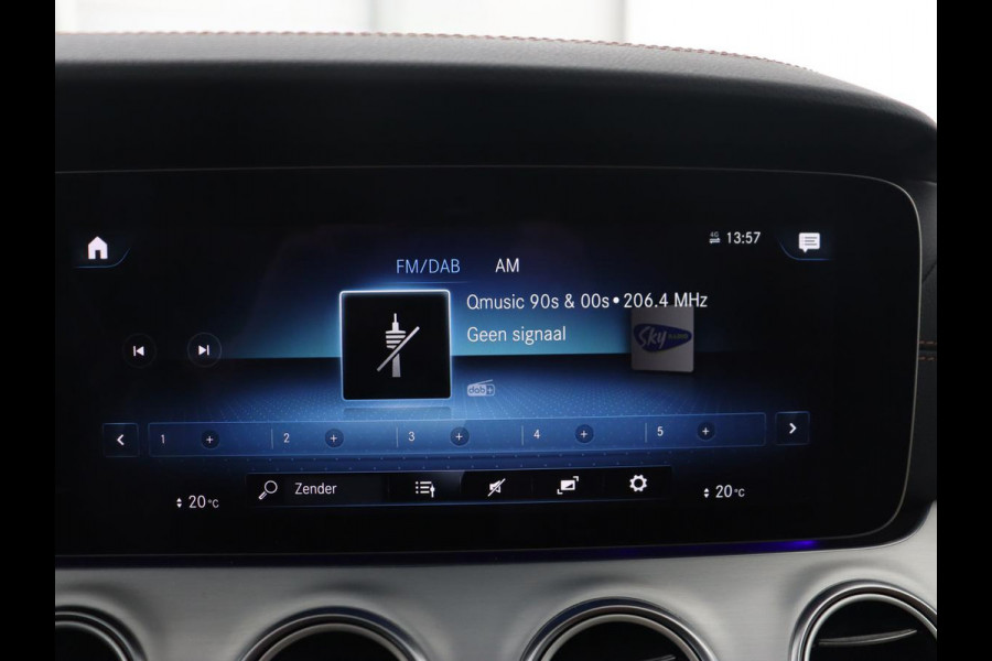 Mercedes-Benz E-Klasse 300e AMG | Panoramadak | Adaptive cruise | Nappaleder | 360 Camera | Matrix LED | Trekhaak | Burmester | Navigatie | Stoelverwarming | Park Assist | Sfeerverlichting | PHEV | Plug In