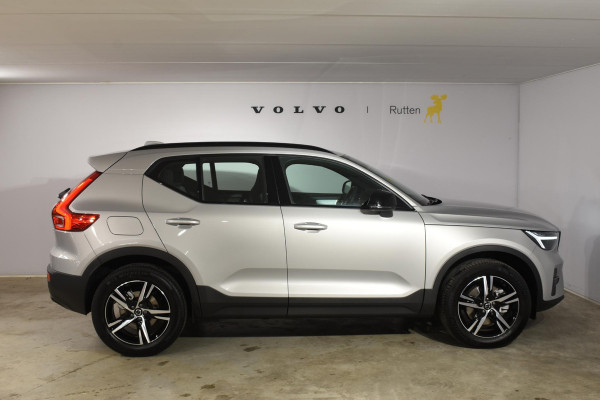 Volvo XC40 B4 211PK Automaat Plus Dark / Navigatie / Harman Kardon / Stuur & Stoelverwarming / LM Velgen / Trekhaak