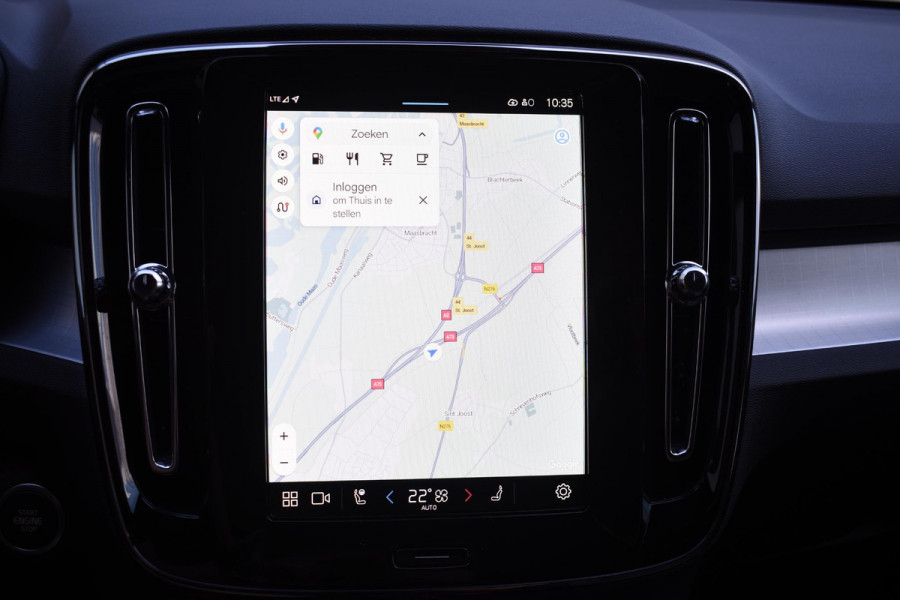 Volvo XC40 B4 211PK Automaat Plus Dark / Navigatie / Harman Kardon / Stuur & Stoelverwarming / LM Velgen / Trekhaak