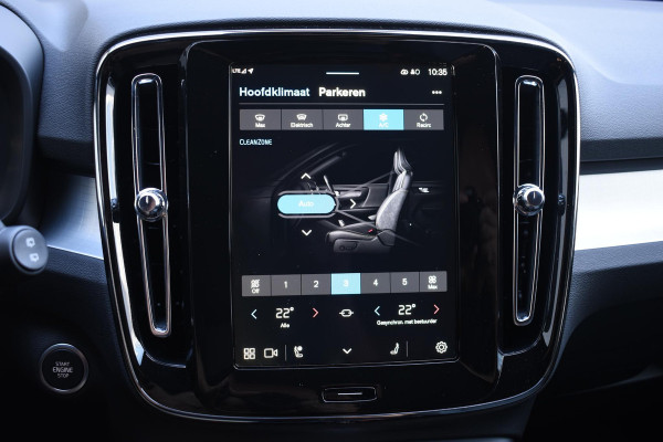 Volvo XC40 B4 211PK Automaat Plus Dark / Navigatie / Harman Kardon / Stuur & Stoelverwarming / LM Velgen / Trekhaak