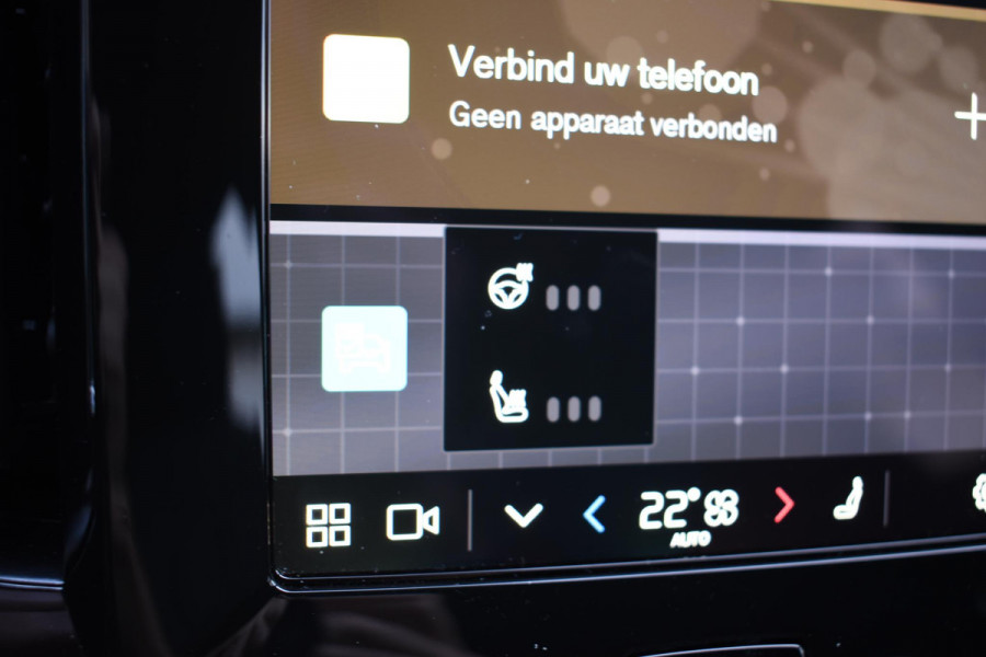 Volvo XC40 B4 211PK Automaat Plus Dark / Navigatie / Harman Kardon / Stuur & Stoelverwarming / LM Velgen / Trekhaak