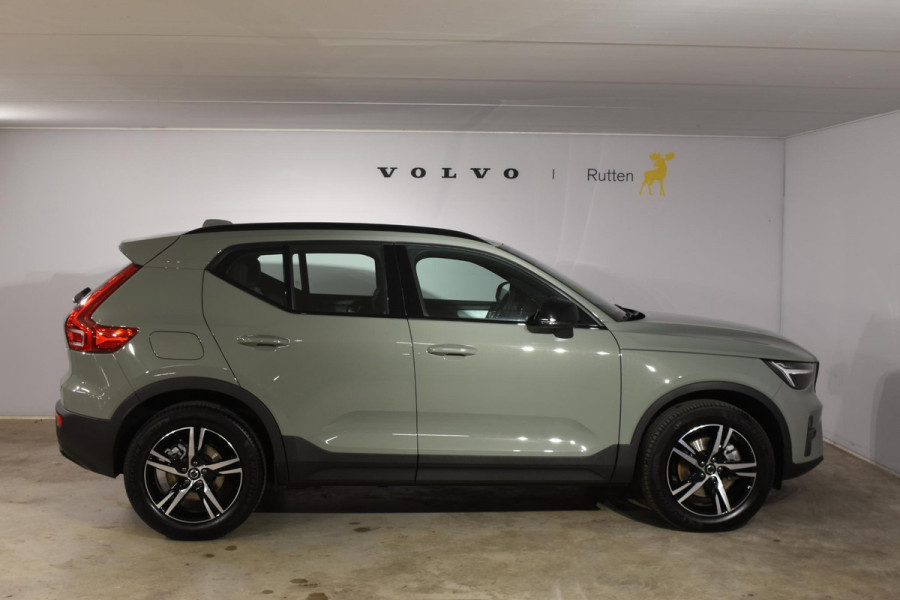 Volvo XC40 B4 211PK Automaat Plus Dark / Navigatie / Harman Kardon / Stuur & Stoelverwarming / LM Velgen / Trekhaak