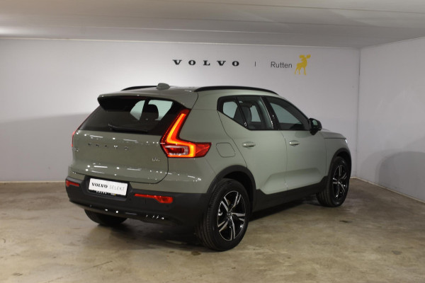 Volvo XC40 B4 211PK Automaat Plus Dark / Navigatie / Harman Kardon / Stuur & Stoelverwarming / LM Velgen / Trekhaak