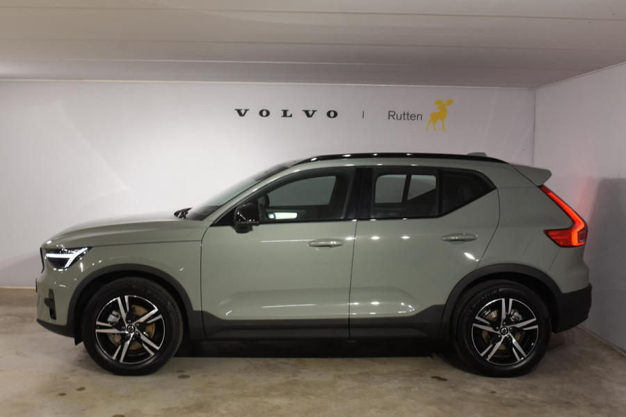 Volvo XC40 B4 211PK Automaat Plus Dark / Navigatie / Harman Kardon / Stuur & Stoelverwarming / LM Velgen / Trekhaak