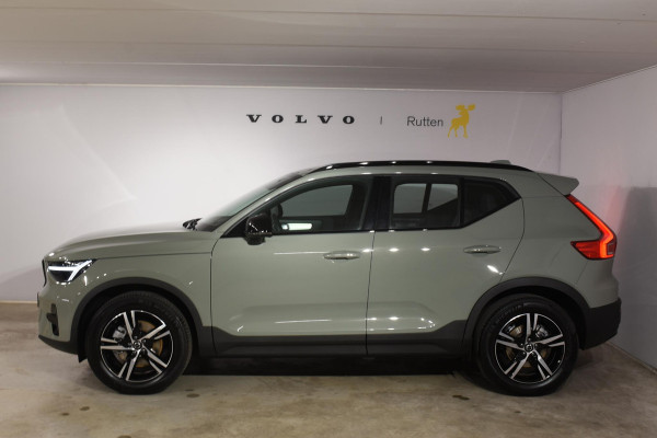 Volvo XC40 B4 211PK Automaat Plus Dark / Navigatie / Harman Kardon / Stuur & Stoelverwarming / LM Velgen / Trekhaak