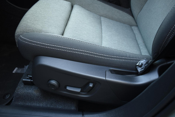 Volvo XC40 B4 211PK Automaat Plus Dark / Navigatie / Harman Kardon / Stuur & Stoelverwarming / LM Velgen / Trekhaak