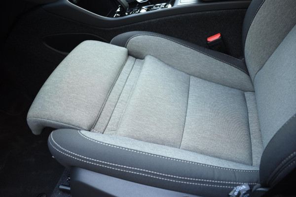 Volvo XC40 B4 211PK Automaat Plus Dark / Navigatie / Harman Kardon / Stuur & Stoelverwarming / LM Velgen / Trekhaak
