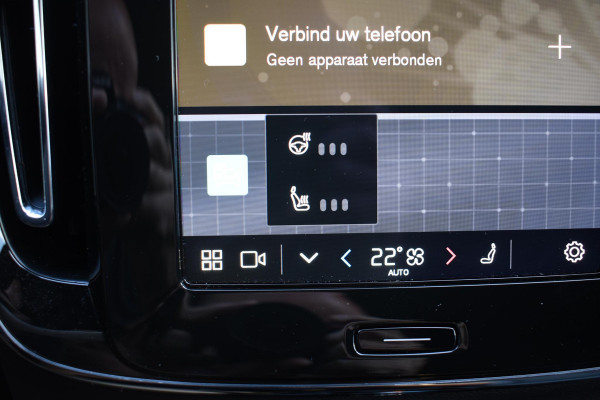 Volvo XC40 B4 211PK Automaat Plus Dark / Navigatie / Harman Kardon / Stuur & Stoelverwarming / LM Velgen / Trekhaak