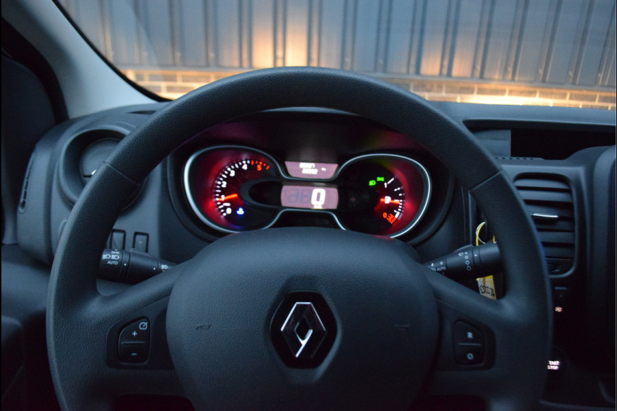 Renault Trafic 2.0 dCi 145 T29 L2H1 Comfort | Aluca inrichting | Achteruitrijcamera | DAB | Hill hold |