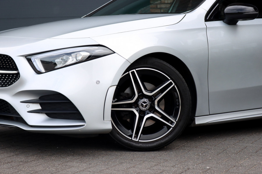 Mercedes-Benz A-Klasse 200 Business Solution AMG | Panoramadak | Camera | Night Pakket | High Performance Led | Widescreen | Regensensor |