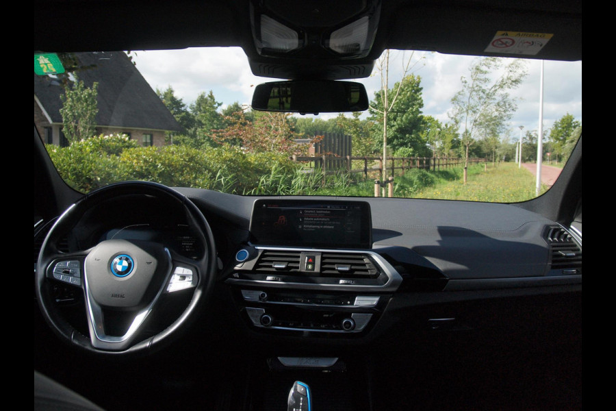 BMW iX3 Executive 80 kWh | Panoramadak | Camera | Apple Carplay | Cruise Control | Leer |