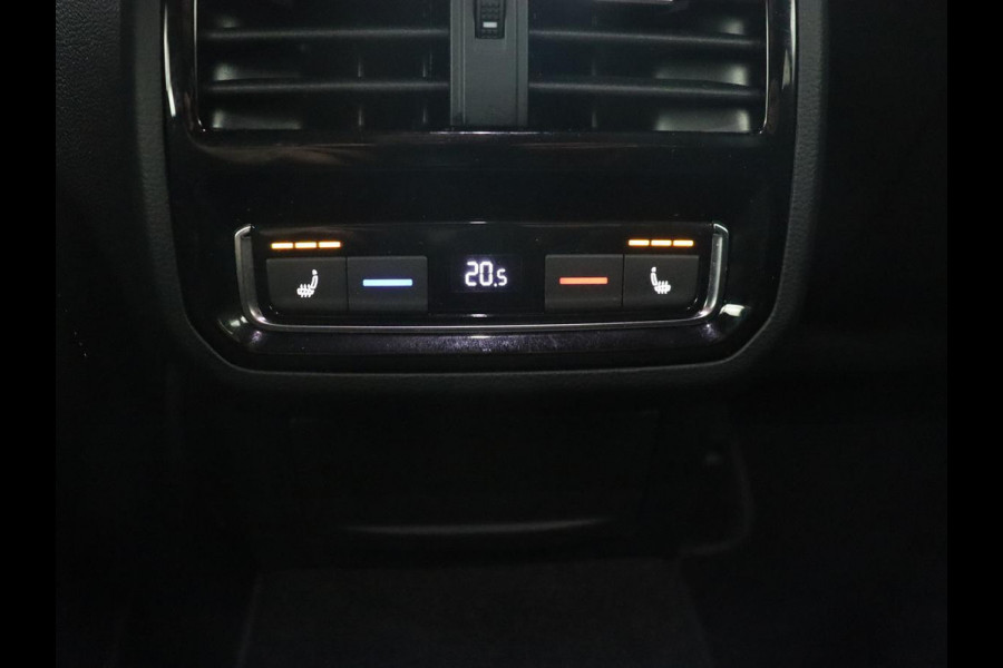 Volkswagen Arteon 1.4 eHybrid R Line | Trekhaak | Leder/Alcantara | Massage | Camera | Adaptive cruise | Achterbankverwarming | Virtual Cockpit | Matrix LED | Carplay | Navigatie | PHEV | Plug In