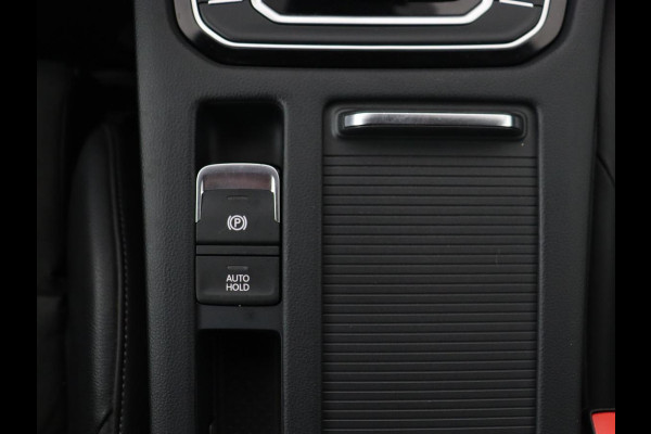 Volkswagen Arteon 1.4 eHybrid R Line | Trekhaak | Leder/Alcantara | Massage | Camera | Adaptive cruise | Achterbankverwarming | Virtual Cockpit | Matrix LED | Carplay | Navigatie | PHEV | Plug In