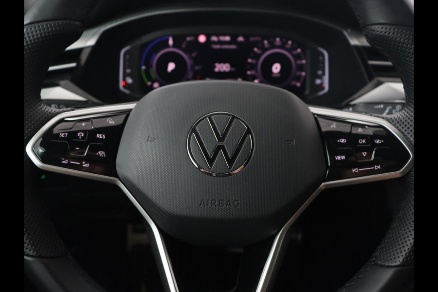 Volkswagen Arteon 1.4 eHybrid R Line | Trekhaak | Leder/Alcantara | Massage | Camera | Adaptive cruise | Achterbankverwarming | Virtual Cockpit | Matrix LED | Carplay | Navigatie | PHEV | Plug In