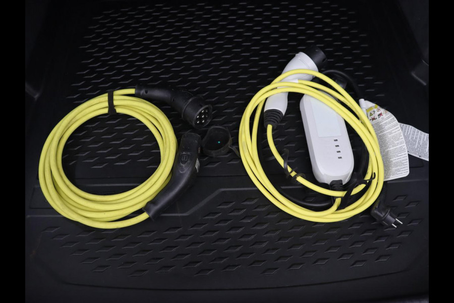 Volkswagen Arteon 1.4 eHybrid R Line | Trekhaak | Leder/Alcantara | Massage | Camera | Adaptive cruise | Achterbankverwarming | Virtual Cockpit | Matrix LED | Carplay | Navigatie | PHEV | Plug In