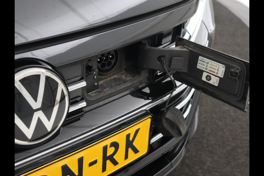 Volkswagen Arteon 1.4 eHybrid R Line | Trekhaak | Leder/Alcantara | Massage | Camera | Adaptive cruise | Achterbankverwarming | Virtual Cockpit | Matrix LED | Carplay | Navigatie | PHEV | Plug In