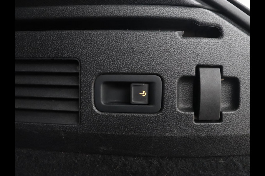 Volkswagen Arteon 1.4 eHybrid R Line | Trekhaak | Leder/Alcantara | Massage | Camera | Adaptive cruise | Achterbankverwarming | Virtual Cockpit | Matrix LED | Carplay | Navigatie | PHEV | Plug In