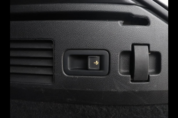 Volkswagen Arteon 1.4 eHybrid R Line | Trekhaak | Leder/Alcantara | Massage | Camera | Adaptive cruise | Achterbankverwarming | Virtual Cockpit | Matrix LED | Carplay | Navigatie | PHEV | Plug In