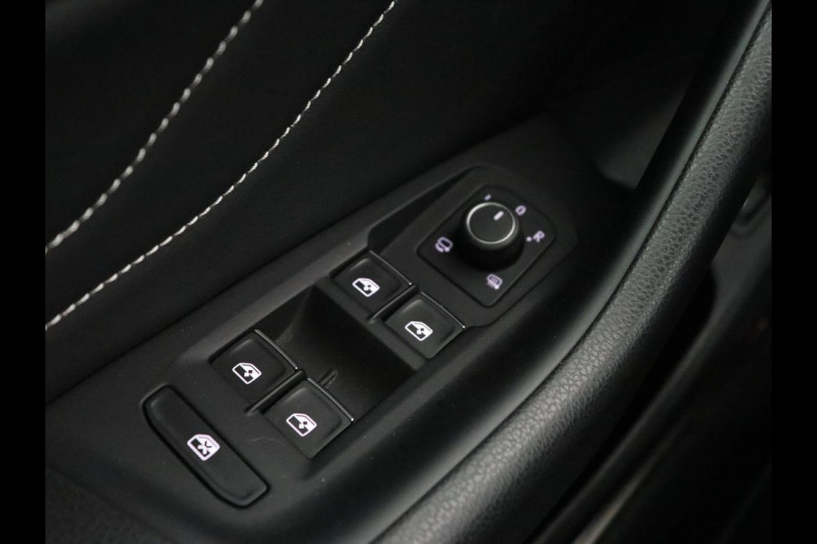 Volkswagen Arteon 1.4 eHybrid R Line | Trekhaak | Leder/Alcantara | Massage | Camera | Adaptive cruise | Achterbankverwarming | Virtual Cockpit | Matrix LED | Carplay | Navigatie | PHEV | Plug In