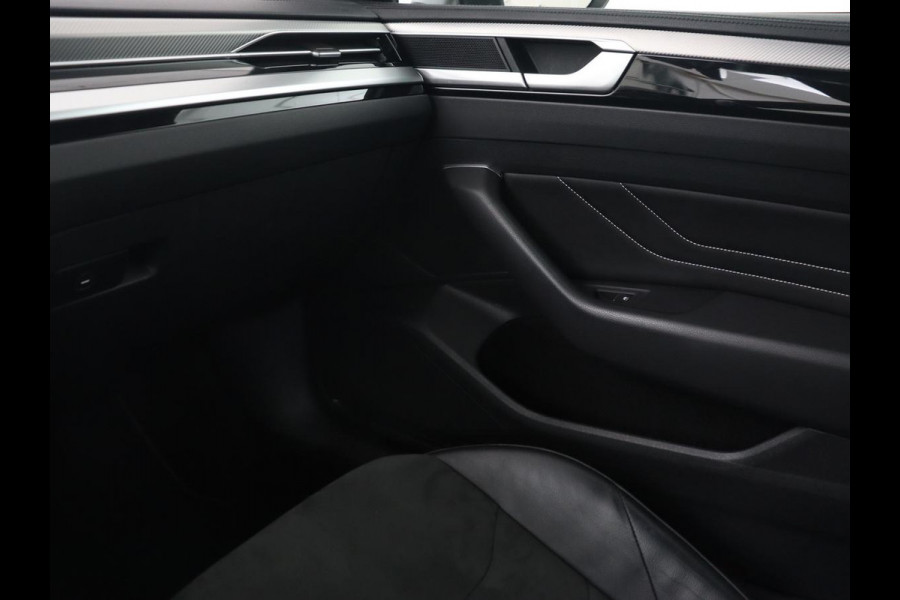 Volkswagen Arteon 1.4 eHybrid R Line | Trekhaak | Leder/Alcantara | Massage | Camera | Adaptive cruise | Achterbankverwarming | Virtual Cockpit | Matrix LED | Carplay | Navigatie | PHEV | Plug In