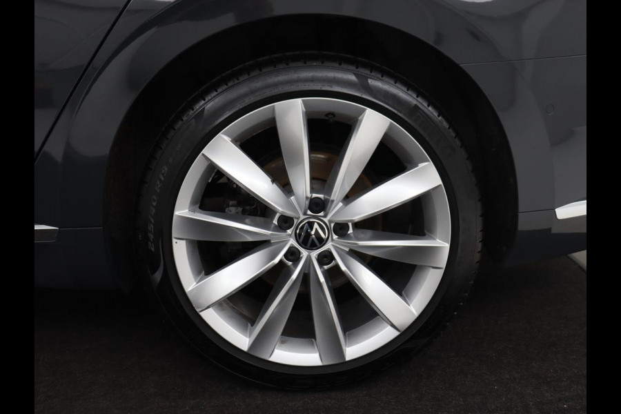 Volkswagen Arteon 1.4 eHybrid R Line | Trekhaak | Leder/Alcantara | Massage | Camera | Adaptive cruise | Achterbankverwarming | Virtual Cockpit | Matrix LED | Carplay | Navigatie | PHEV | Plug In