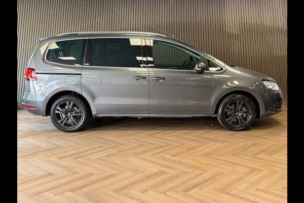 Volkswagen Sharan 2.0 TDI 4MOTION Exclusive Series 7P 7Persoons TREKHAAK AUT. AUT SCHUIFDEUREN ADAPTIEVE CRUISE CONTROL
