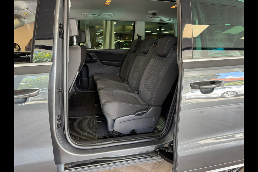 Volkswagen Sharan 2.0 TDI 4MOTION Exclusive Series 7P 7Persoons TREKHAAK AUT. AUT SCHUIFDEUREN ADAPTIEVE CRUISE CONTROL