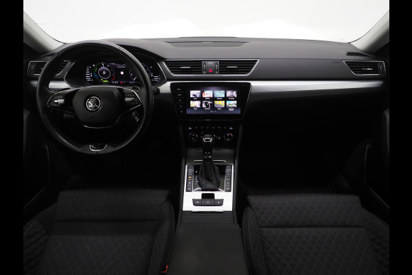 Škoda Superb Combi 1.4 TSI iV 218PK | Trekhaak | Camera | Keyless | Adaptive Cruise | BLIS | DAB | Carplay