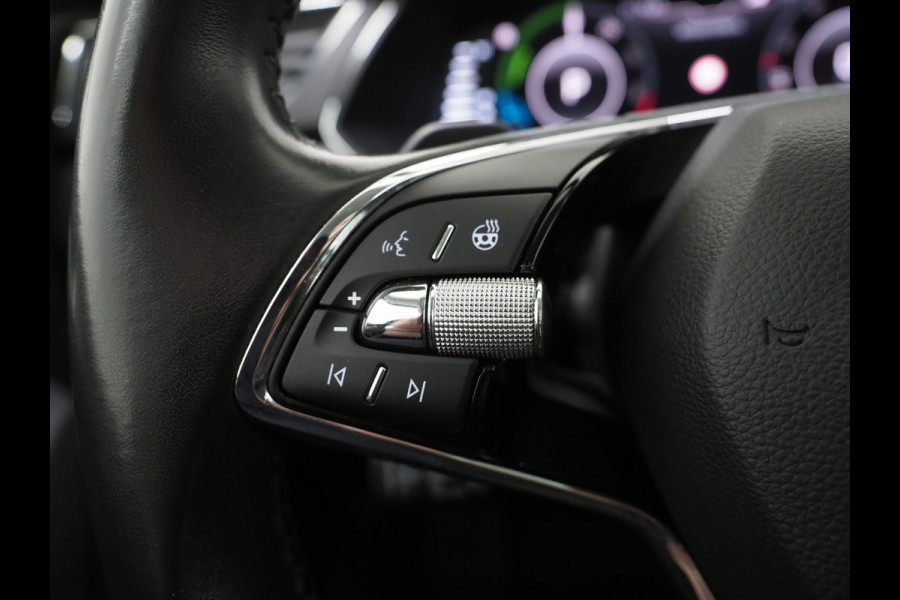 Škoda Superb Combi 1.4 TSI iV 218PK | Trekhaak | Camera | Keyless | Adaptive Cruise | BLIS | DAB | Carplay